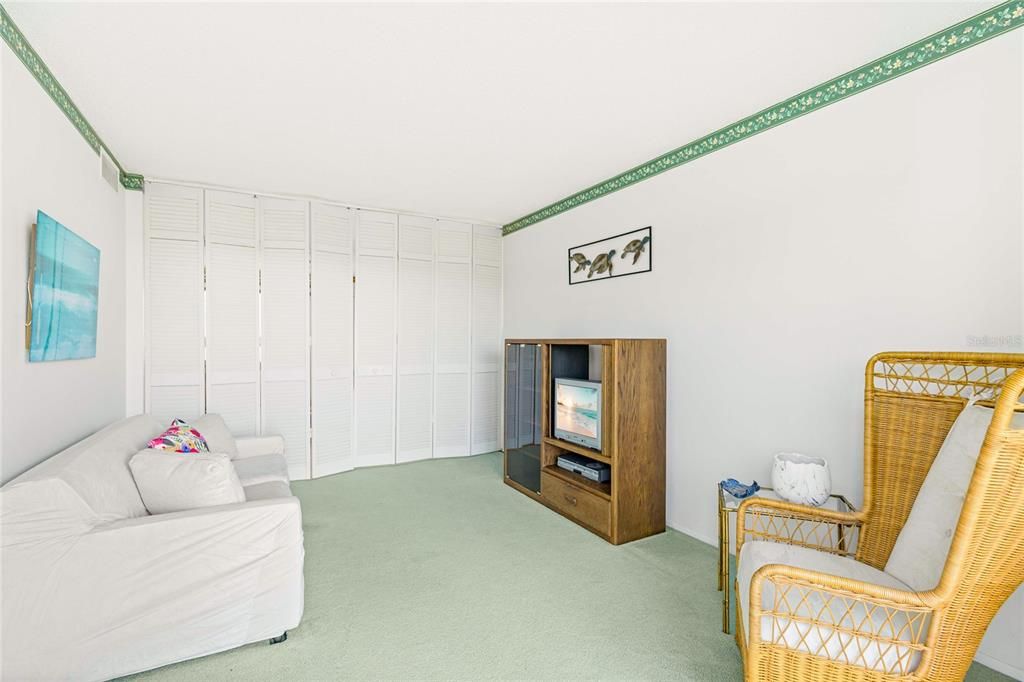 For Sale: $99,000 (1 beds, 1 baths, 750 Square Feet)