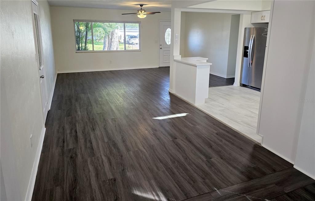 合同活跃: $374,900 (4 贝兹, 2 浴室, 1634 平方英尺)