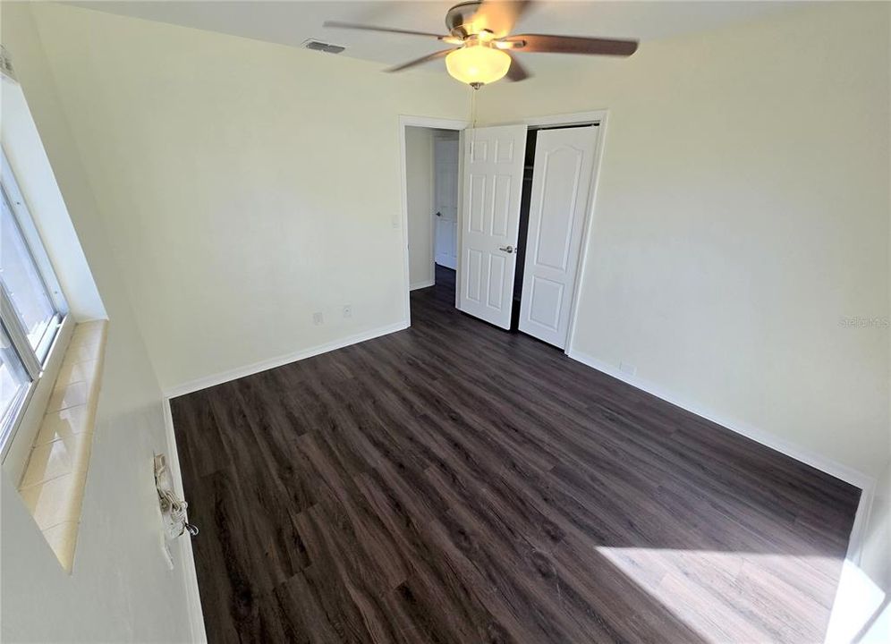 合同活跃: $374,900 (4 贝兹, 2 浴室, 1634 平方英尺)