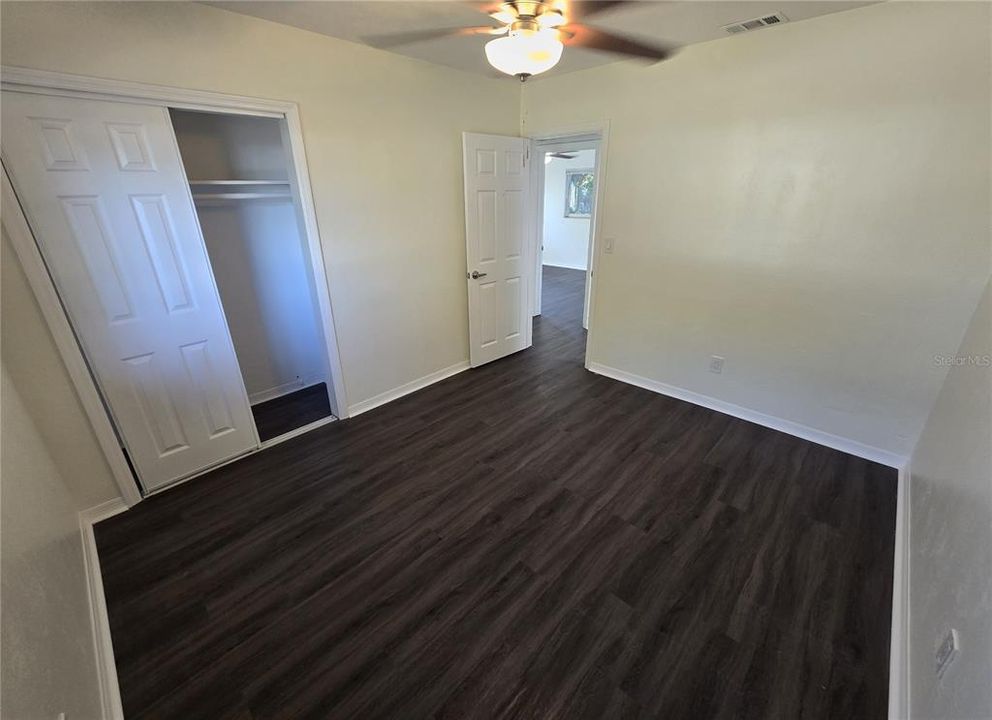 合同活跃: $374,900 (4 贝兹, 2 浴室, 1634 平方英尺)