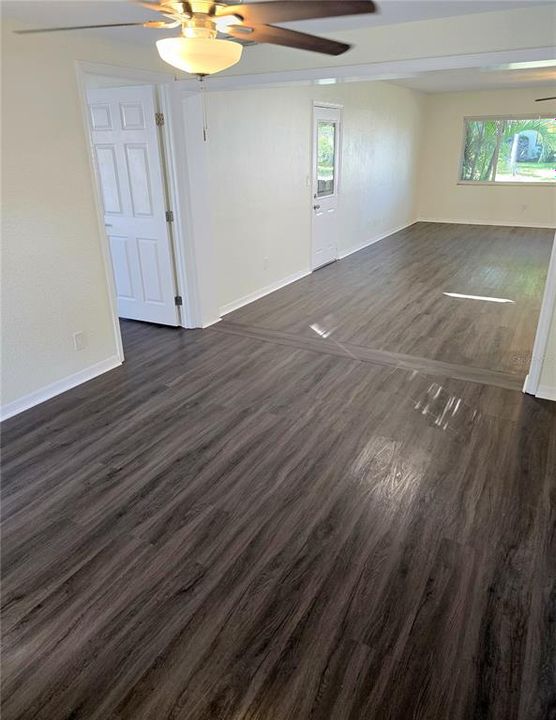 合同活跃: $374,900 (4 贝兹, 2 浴室, 1634 平方英尺)