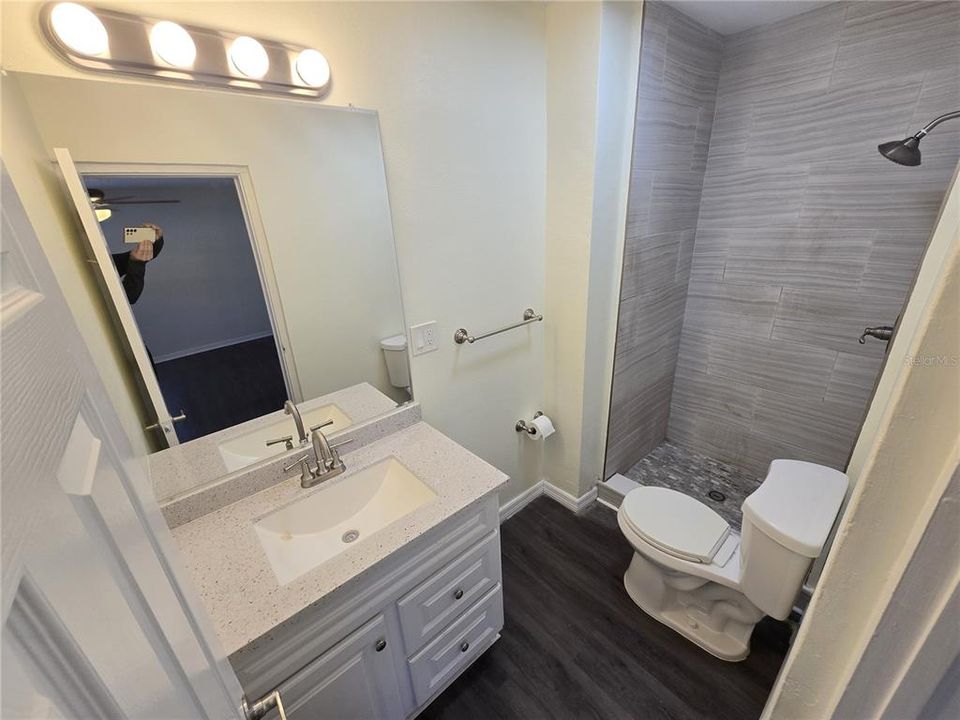 合同活跃: $374,900 (4 贝兹, 2 浴室, 1634 平方英尺)