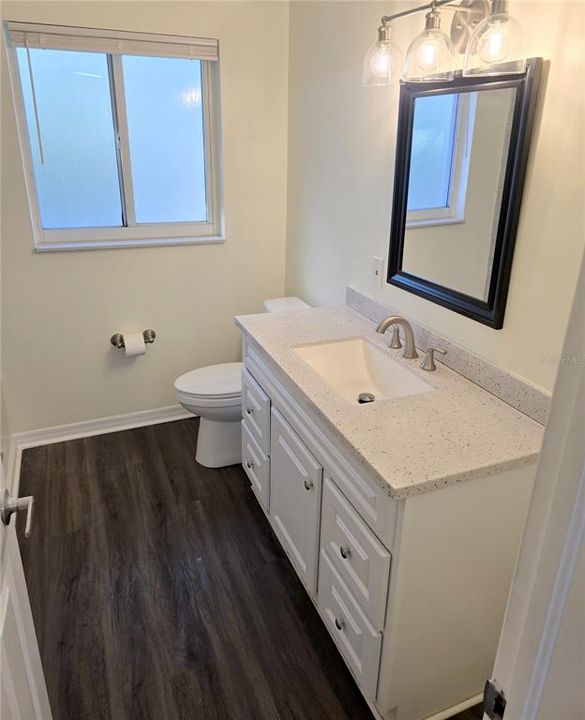 合同活跃: $374,900 (4 贝兹, 2 浴室, 1634 平方英尺)