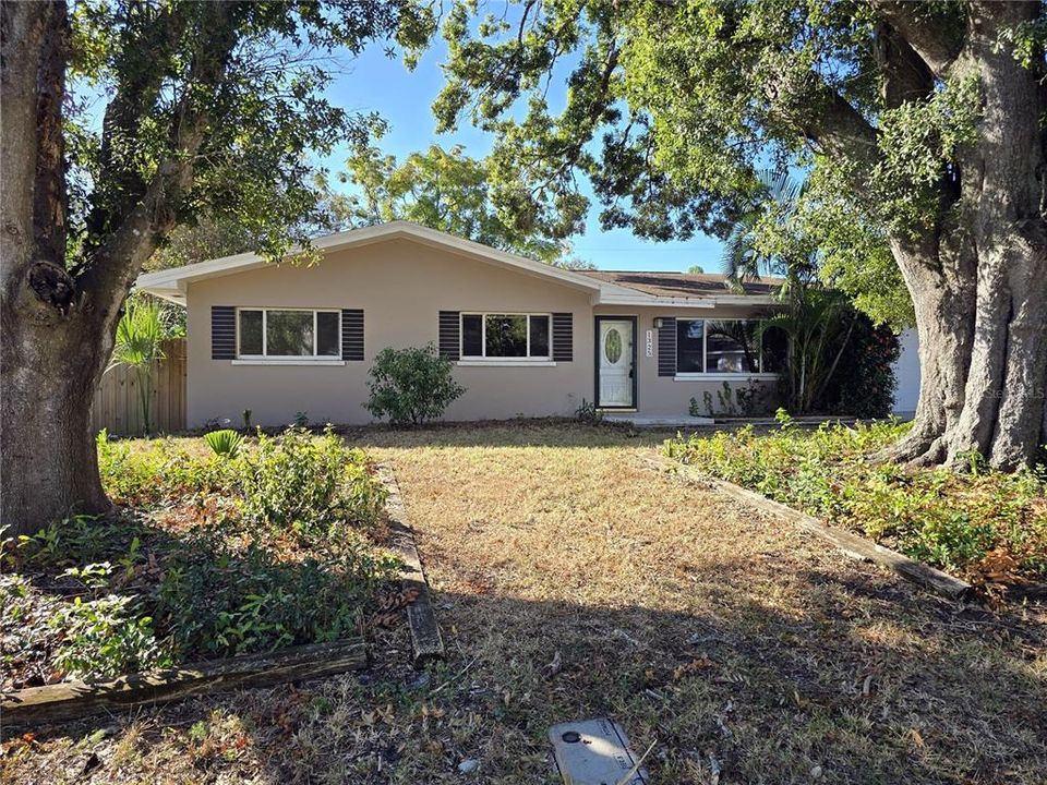 合同活跃: $374,900 (4 贝兹, 2 浴室, 1634 平方英尺)