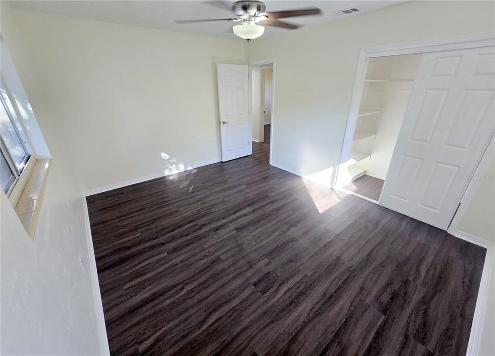 合同活跃: $374,900 (4 贝兹, 2 浴室, 1634 平方英尺)