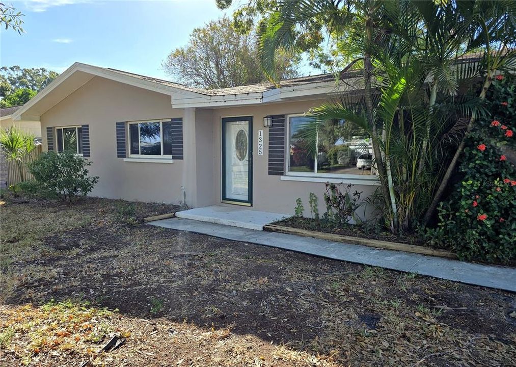 合同活跃: $374,900 (4 贝兹, 2 浴室, 1634 平方英尺)