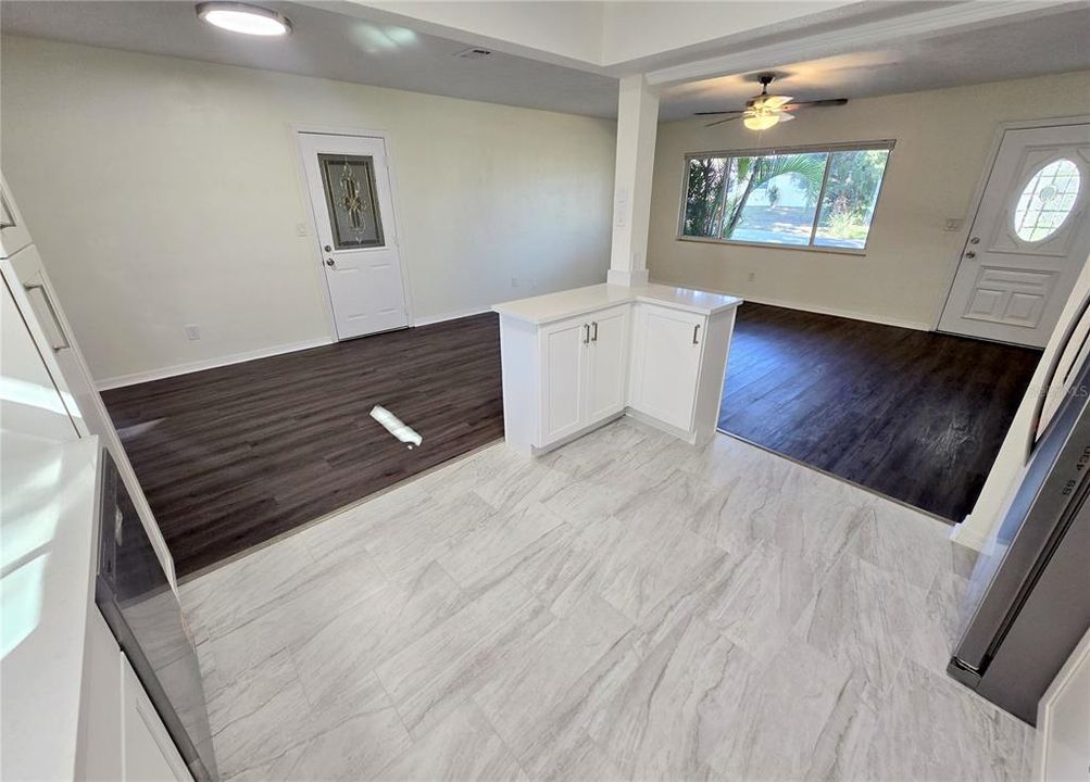 合同活跃: $374,900 (4 贝兹, 2 浴室, 1634 平方英尺)