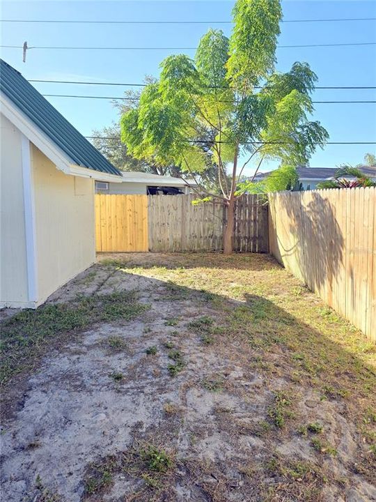 合同活跃: $374,900 (4 贝兹, 2 浴室, 1634 平方英尺)