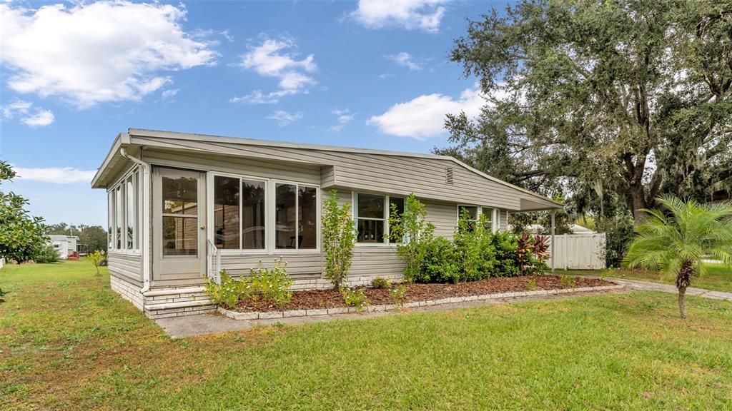 For Sale: $219,000 (2 beds, 2 baths, 1242 Square Feet)