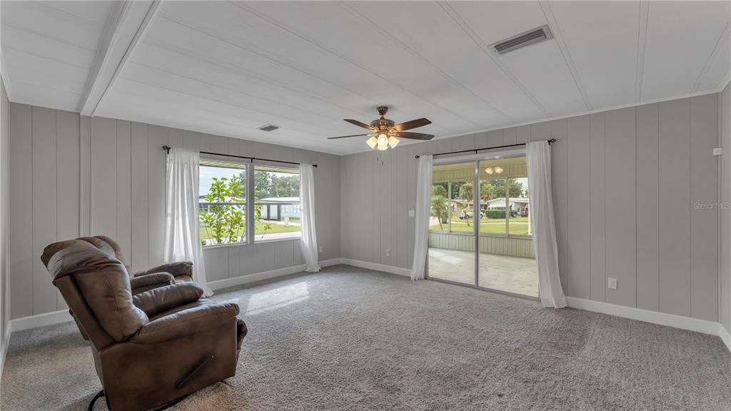 For Sale: $219,000 (2 beds, 2 baths, 1242 Square Feet)