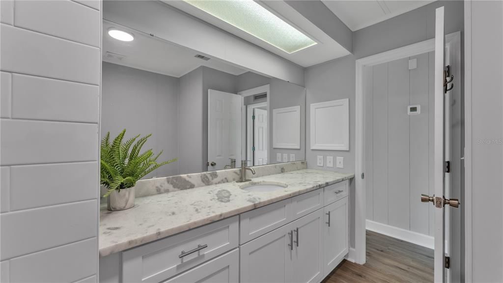 For Sale: $219,000 (2 beds, 2 baths, 1242 Square Feet)