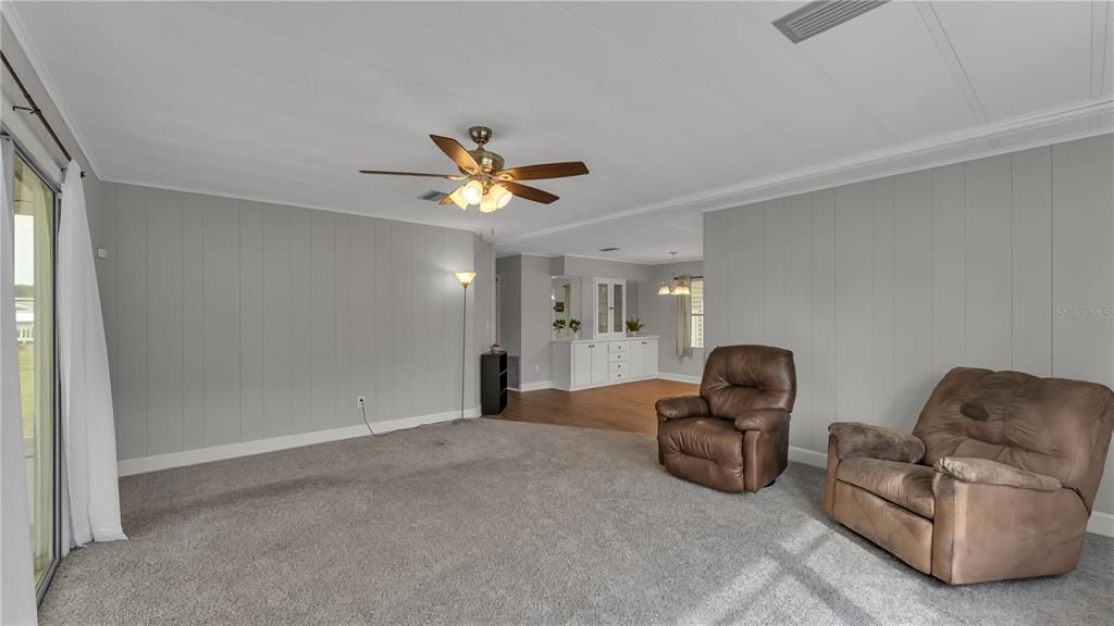 For Sale: $219,000 (2 beds, 2 baths, 1242 Square Feet)