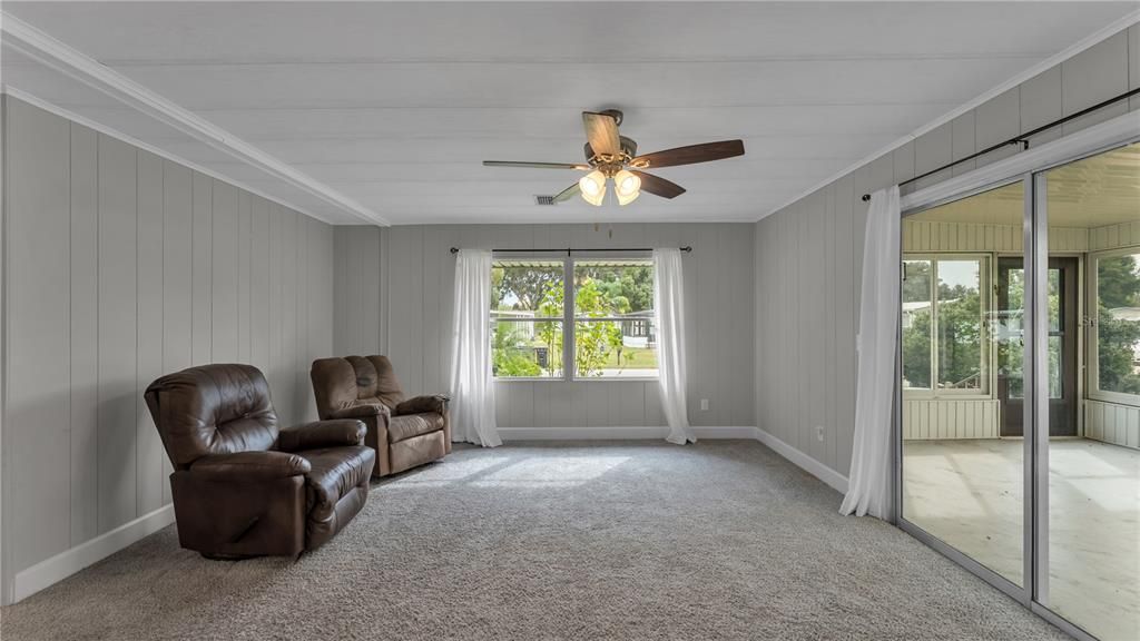 For Sale: $219,000 (2 beds, 2 baths, 1242 Square Feet)