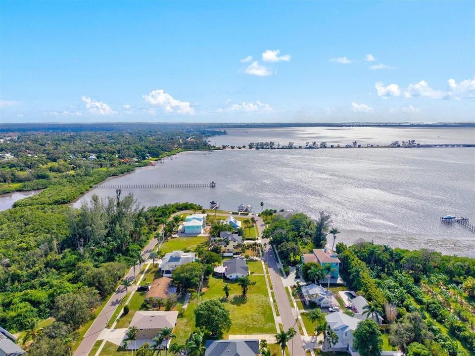 На продажу: $329,900 (0.25 acres)