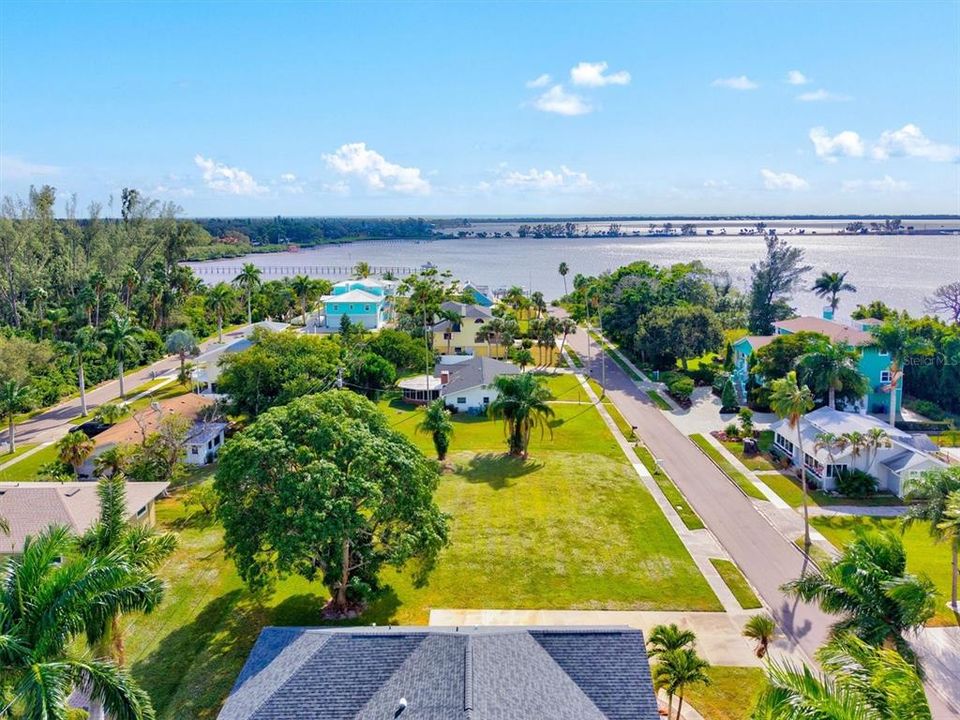 На продажу: $329,900 (0.25 acres)