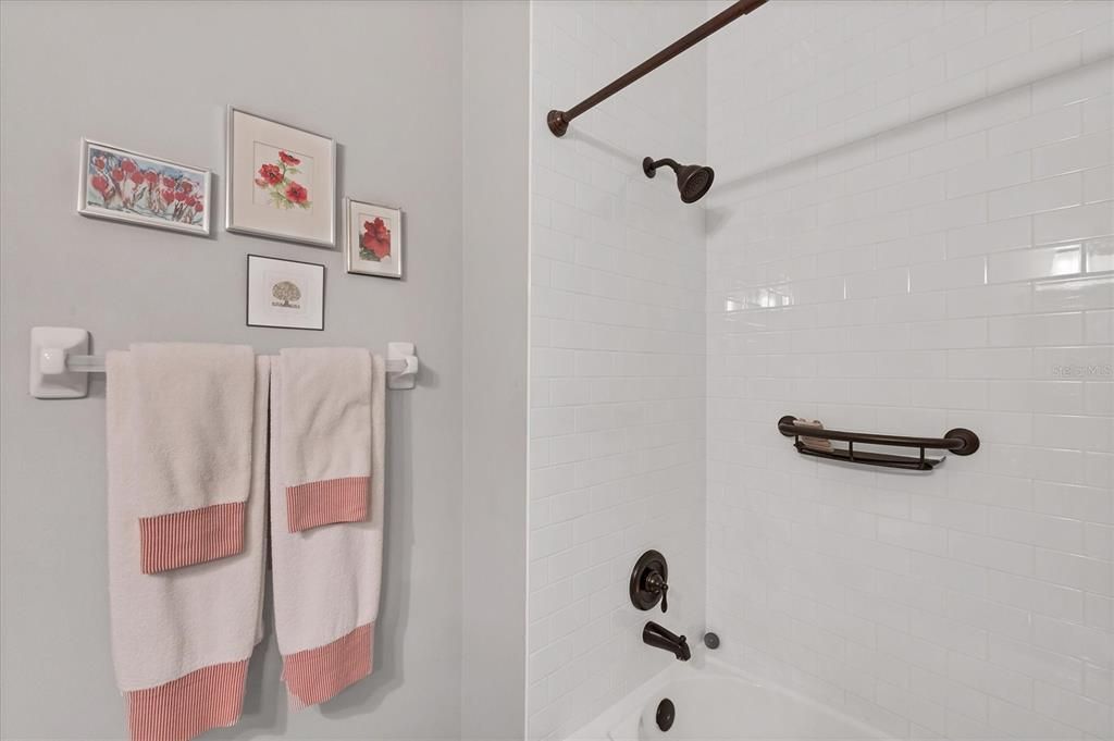 En Venta: $330,000 (2 camas, 2 baños, 1264 Pies cuadrados)