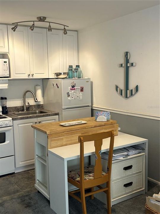 For Sale: $84,000 (1 beds, 1 baths, 493 Square Feet)