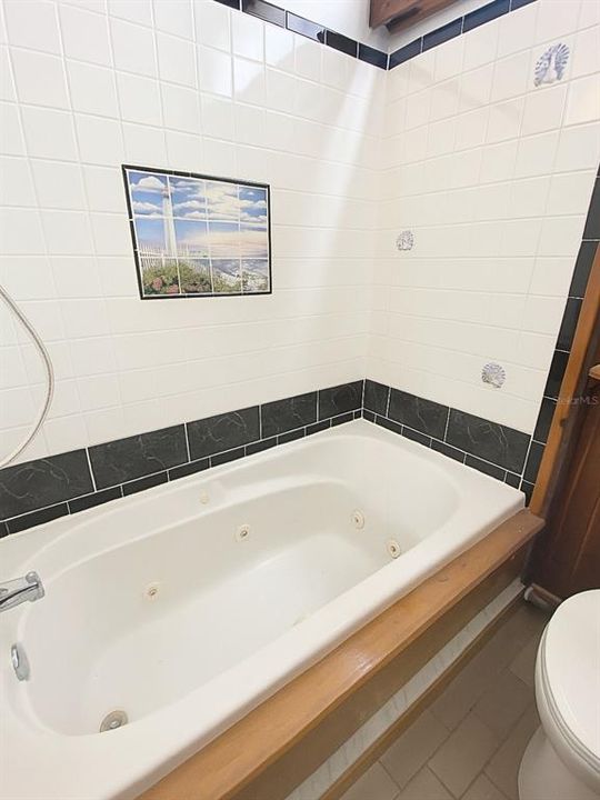 For Sale: $259,000 (2 beds, 1 baths, 952 Square Feet)