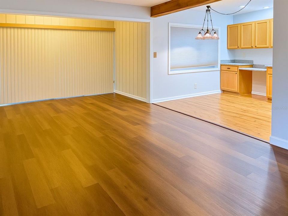 For Sale: $113,000 (1 beds, 1 baths, 877 Square Feet)