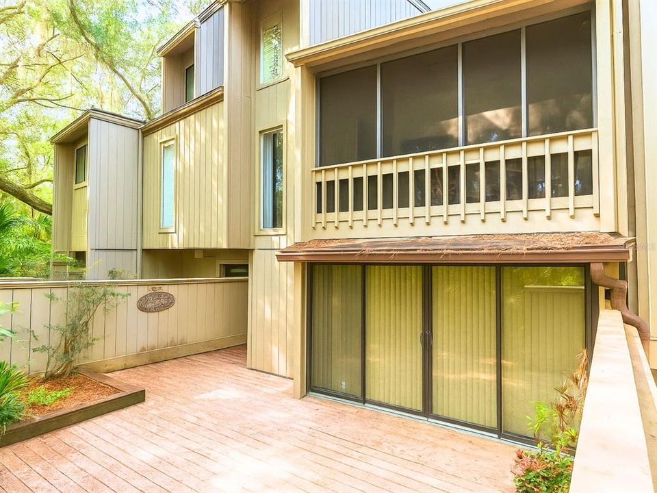 For Sale: $113,000 (1 beds, 1 baths, 877 Square Feet)