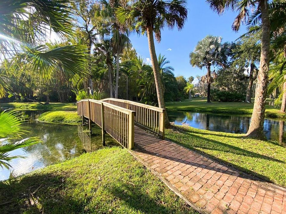 For Sale: $113,000 (1 beds, 1 baths, 877 Square Feet)