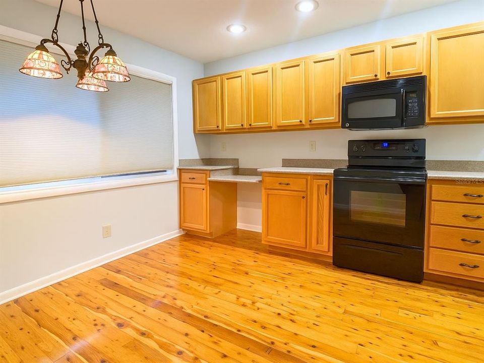 For Sale: $113,000 (1 beds, 1 baths, 877 Square Feet)