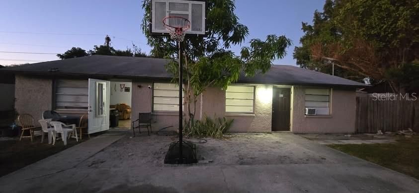 Activo con contrato: $389,000 (6 camas, 0 baños, 1872 Pies cuadrados)