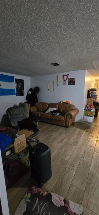 Activo con contrato: $389,000 (6 camas, 0 baños, 1872 Pies cuadrados)