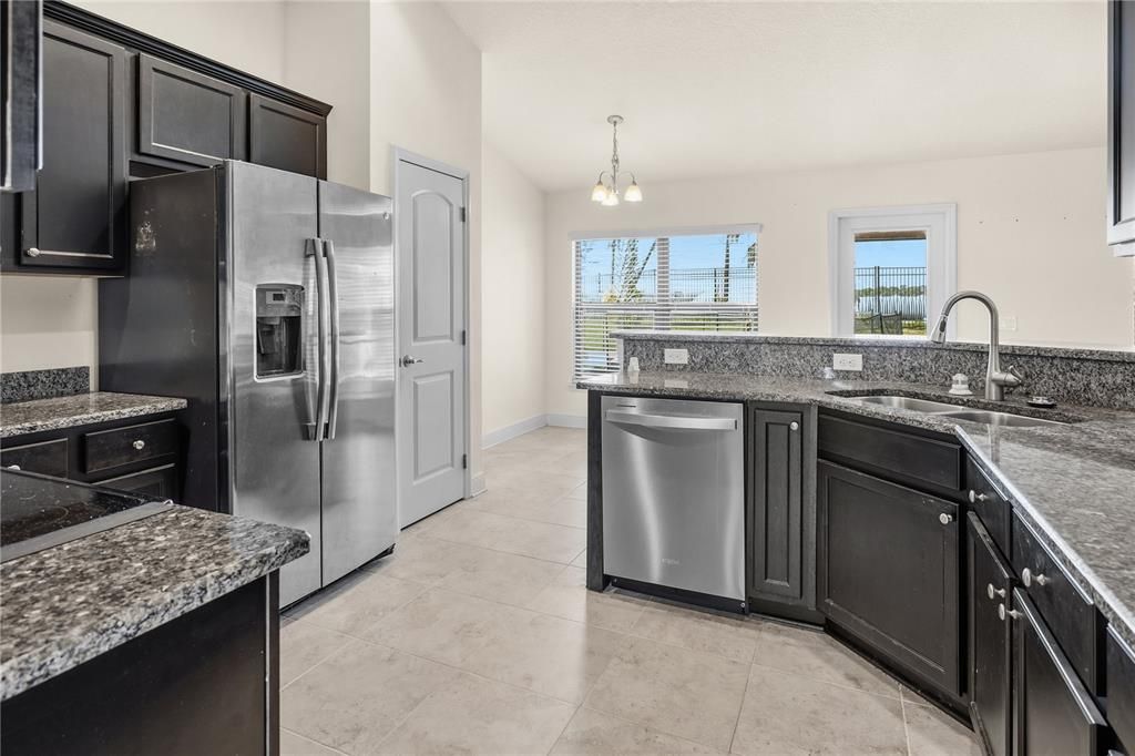 For Rent: $3,200 (3 beds, 2 baths, 1824 Square Feet)