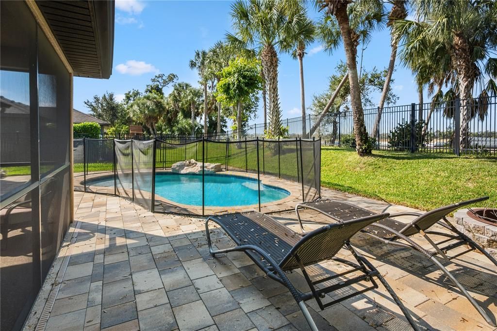 For Rent: $3,200 (3 beds, 2 baths, 1824 Square Feet)