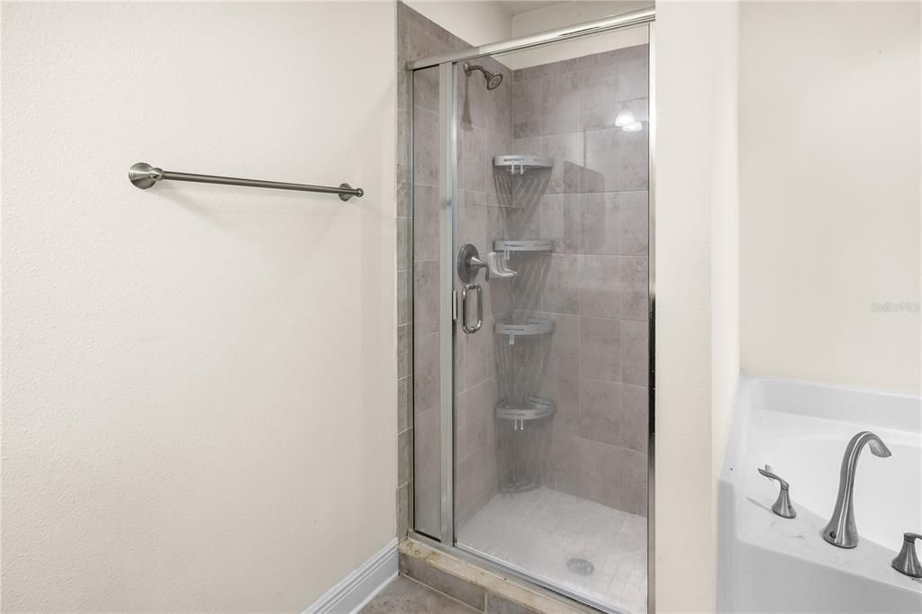 For Rent: $3,200 (3 beds, 2 baths, 1824 Square Feet)