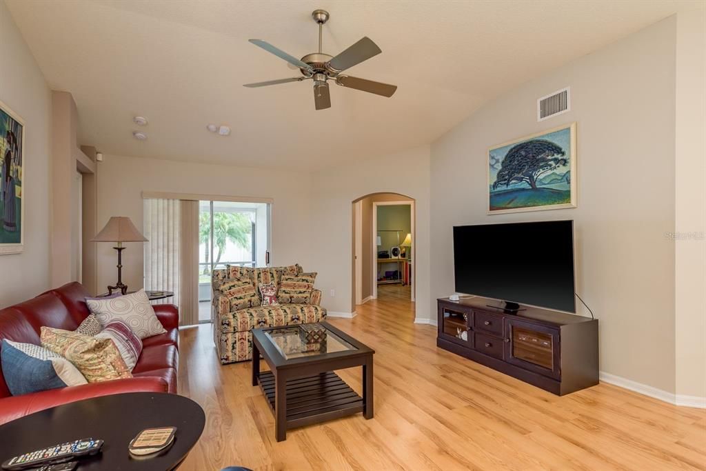 На продажу: $489,500 (4 спален, 2 ванн, 1745 Квадратных фут)