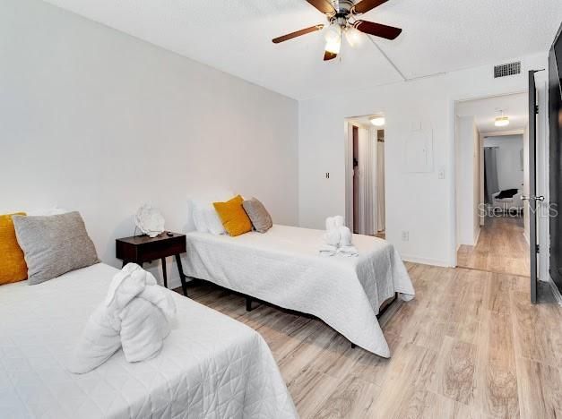 For Sale: $124,900 (2 beds, 2 baths, 910 Square Feet)