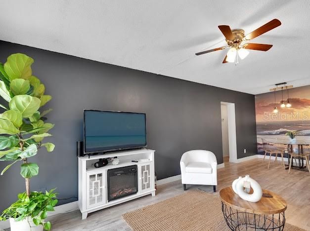 For Sale: $124,900 (2 beds, 2 baths, 910 Square Feet)