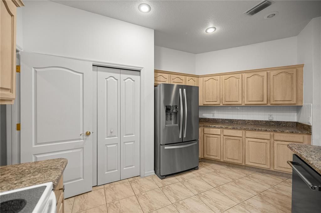 For Sale: $410,000 (3 beds, 2 baths, 2047 Square Feet)