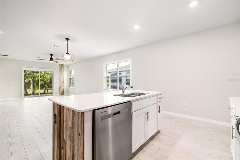 For Sale: $299,000 (2 beds, 2 baths, 1616 Square Feet)