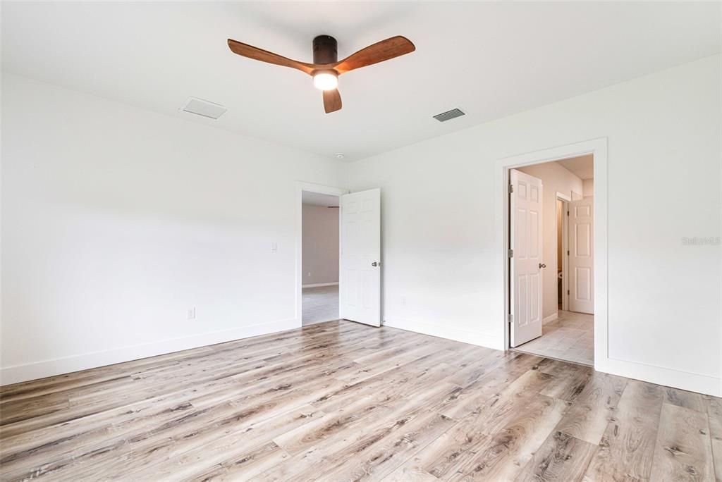 For Sale: $299,000 (2 beds, 2 baths, 1616 Square Feet)