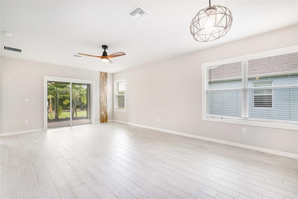 For Sale: $299,000 (2 beds, 2 baths, 1616 Square Feet)