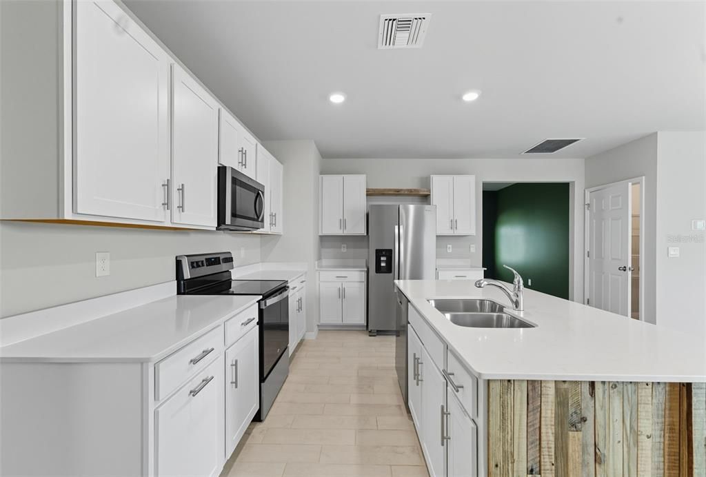 For Sale: $299,000 (2 beds, 2 baths, 1616 Square Feet)