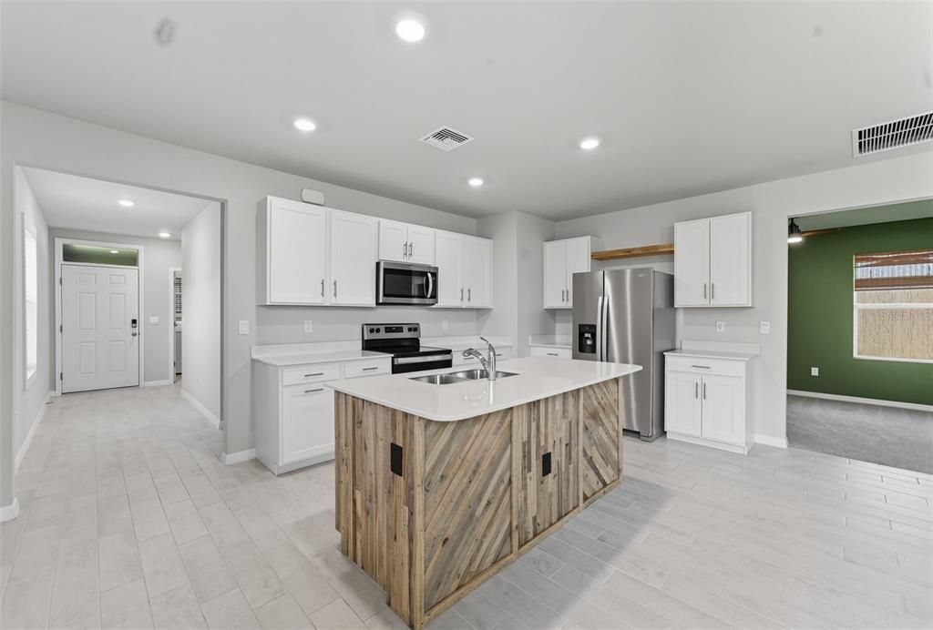 For Sale: $299,000 (2 beds, 2 baths, 1616 Square Feet)