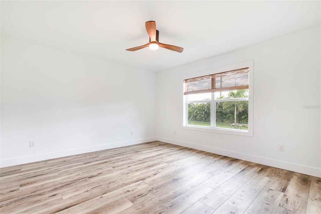 For Sale: $299,000 (2 beds, 2 baths, 1616 Square Feet)