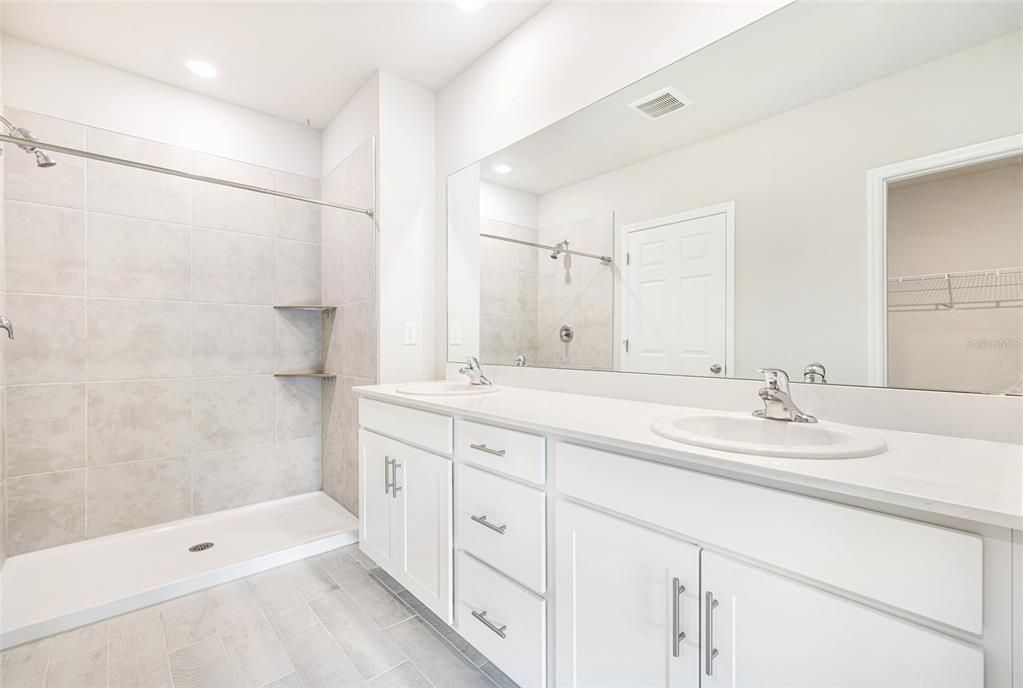 For Sale: $299,000 (2 beds, 2 baths, 1616 Square Feet)