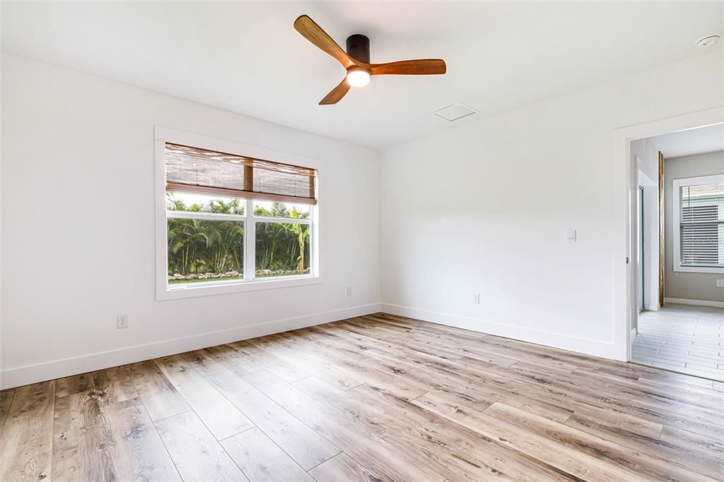 For Sale: $299,000 (2 beds, 2 baths, 1616 Square Feet)