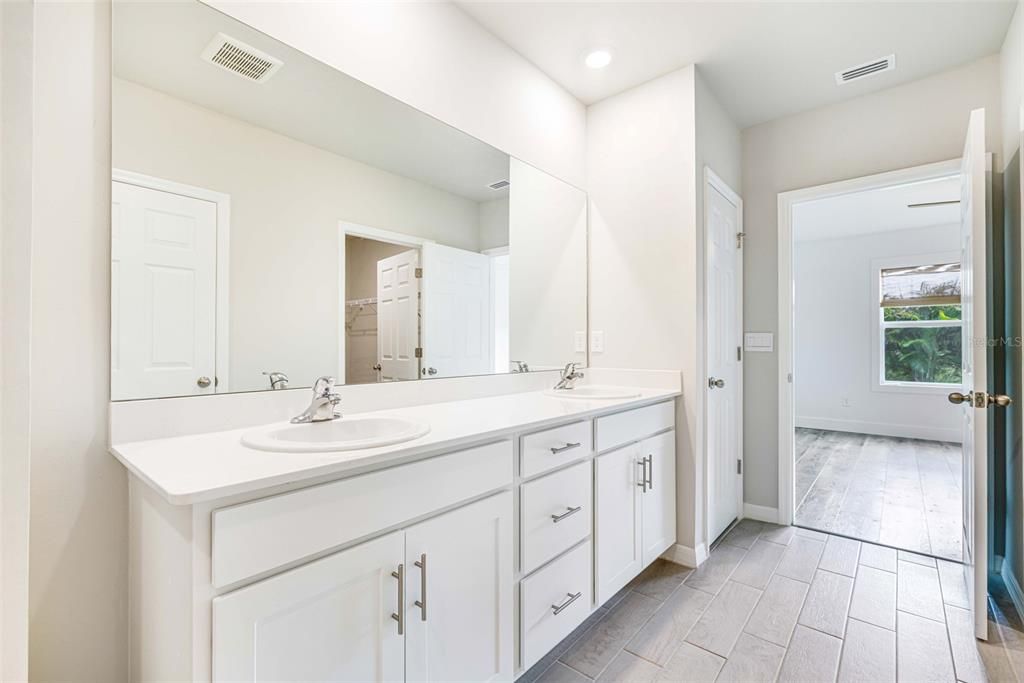 For Sale: $299,000 (2 beds, 2 baths, 1616 Square Feet)