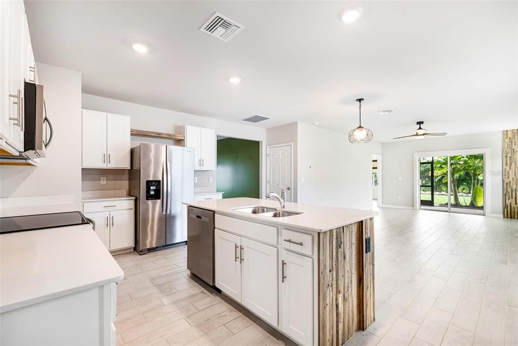 For Sale: $299,000 (2 beds, 2 baths, 1616 Square Feet)