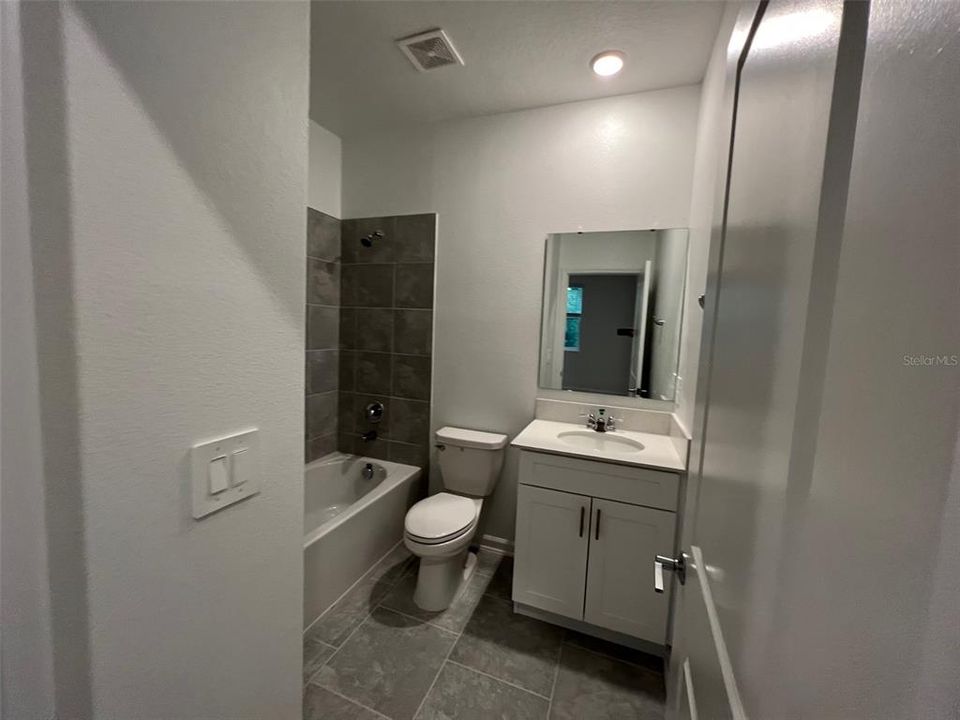 出租: $2,400 (3 贝兹, 2 浴室, 1848 平方英尺)