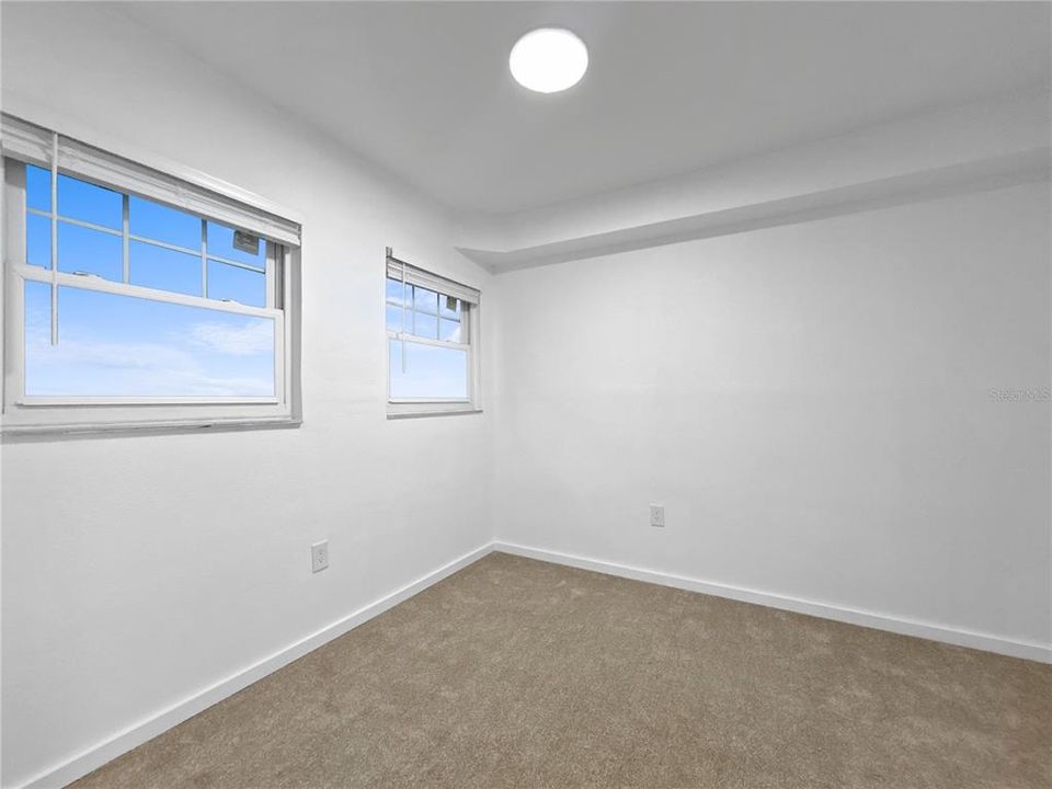 待售: $199,990 (3 贝兹, 2 浴室, 893 平方英尺)