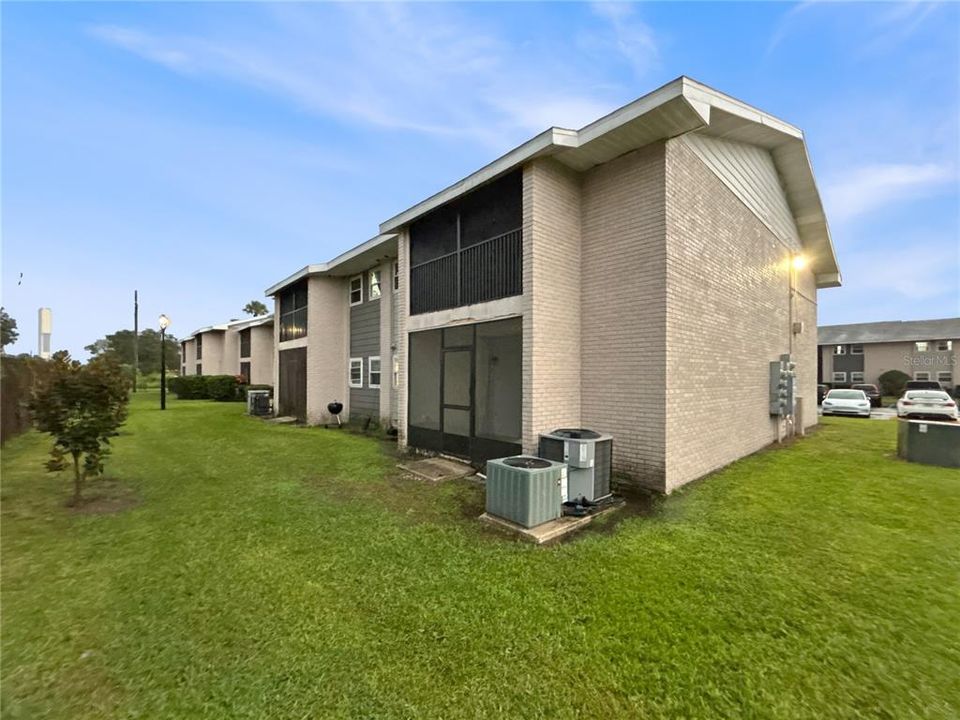 待售: $199,990 (3 贝兹, 2 浴室, 893 平方英尺)