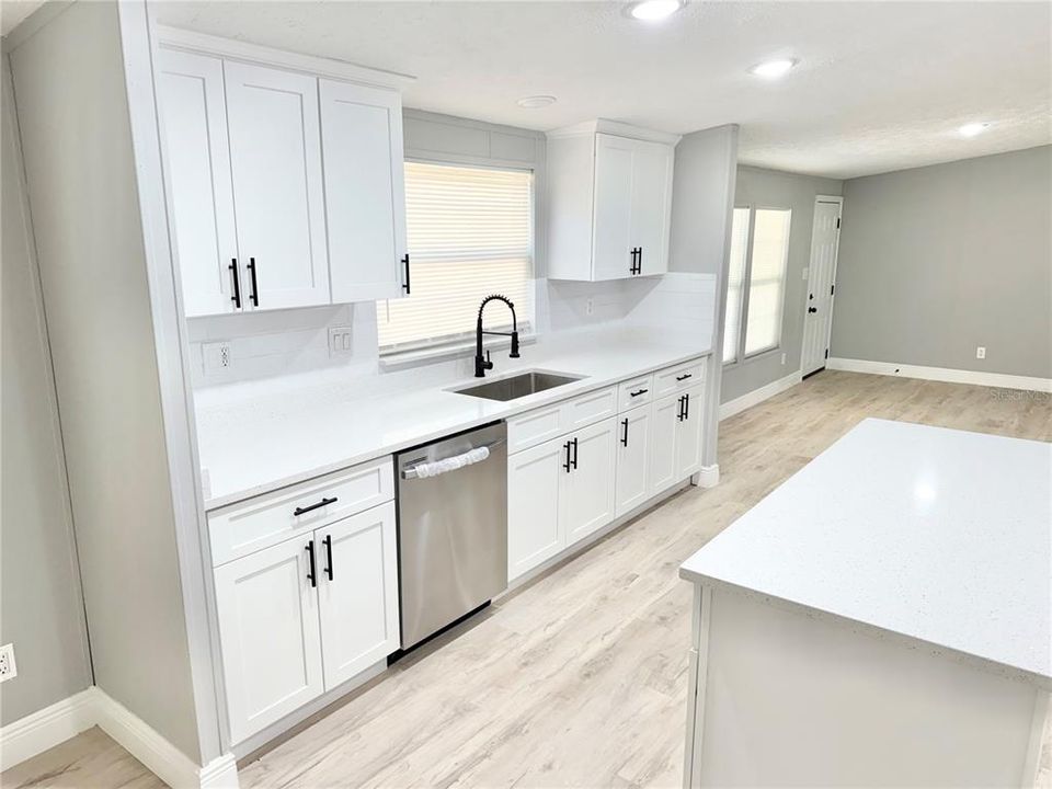 待售: $289,900 (3 贝兹, 2 浴室, 2280 平方英尺)