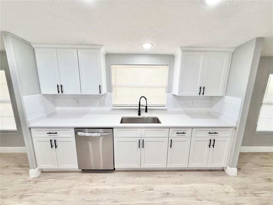 待售: $289,900 (3 贝兹, 2 浴室, 2280 平方英尺)